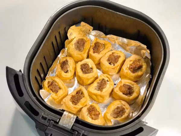 Có nên dùng giấy bạc trong nồi chiên không dầu?