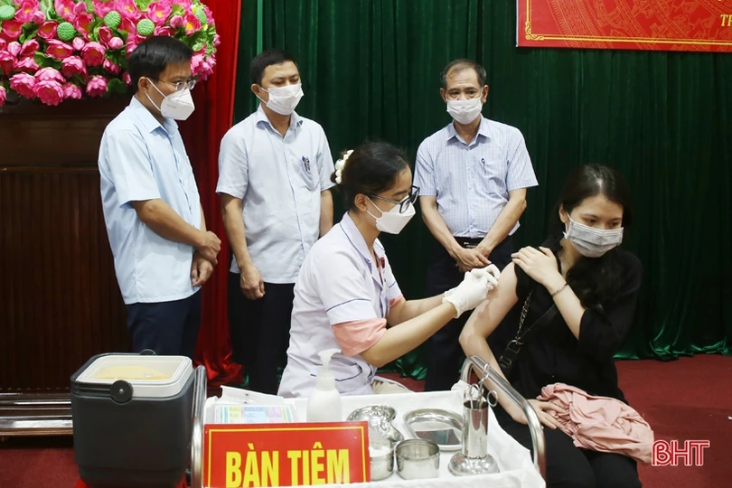 Chuẩn bị tốt các điều kiện, đảm bảo công tác tiêm vắc-xin phòng dịch COVID-19 an toàn và hiệu quả