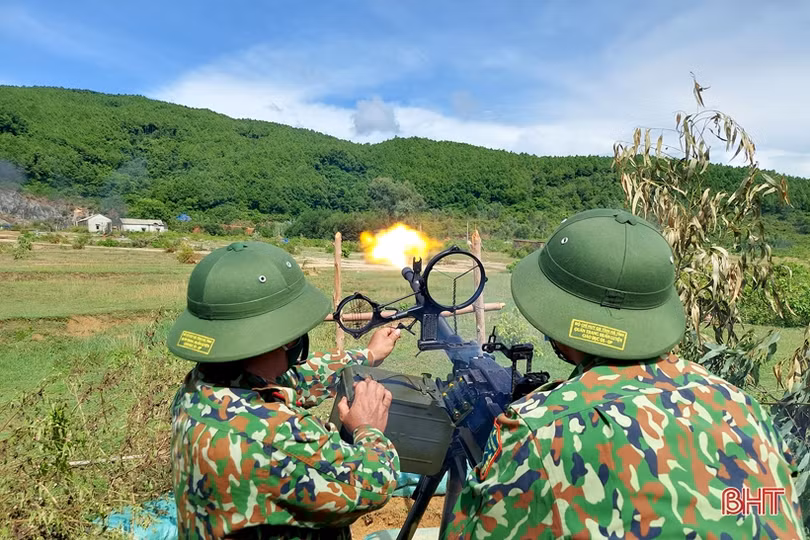 Mãn nhãn màn thực hành đánh địch đổ bộ đường không của LLVT thị xã Hồng Lĩnh