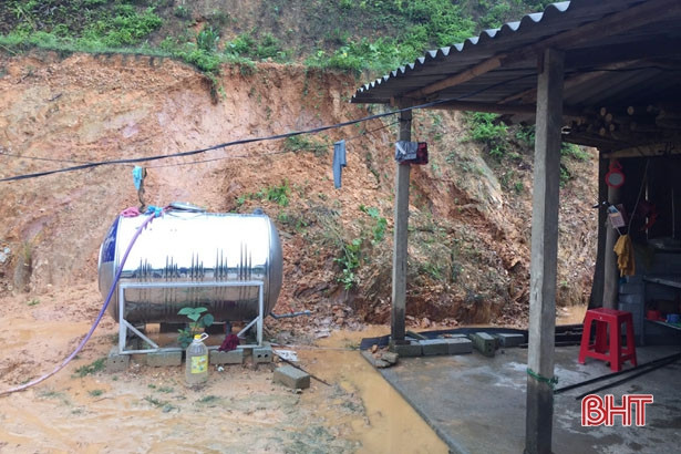 Nước sông Ngàn Sâu rút chậm, nhiều địa bàn Vũ Quang vẫn ngập sâu