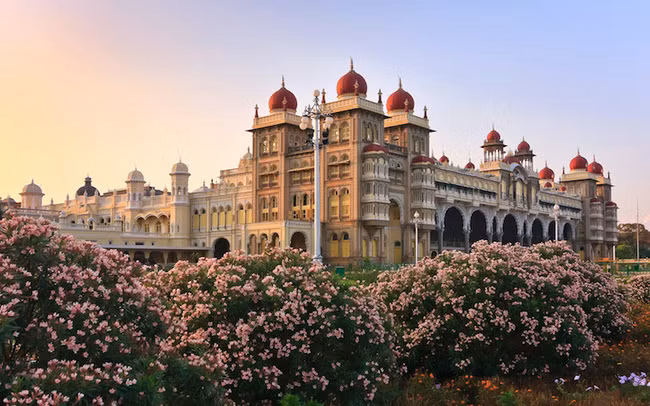 Chiêm ngưỡng 10 cung điện lỗng lẫy nhất thế giới