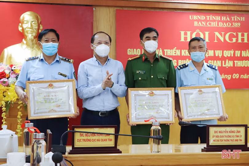 Tăng cường đấu tranh với buôn lậu, gian lận thương mại và hàng giả, hàng nhái