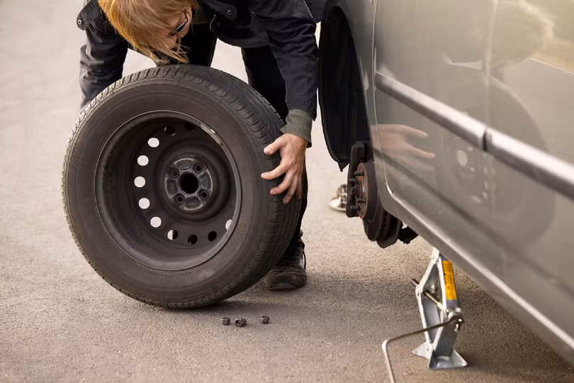 Những bộ phận xe ô tô có thể thay thế tại nhà