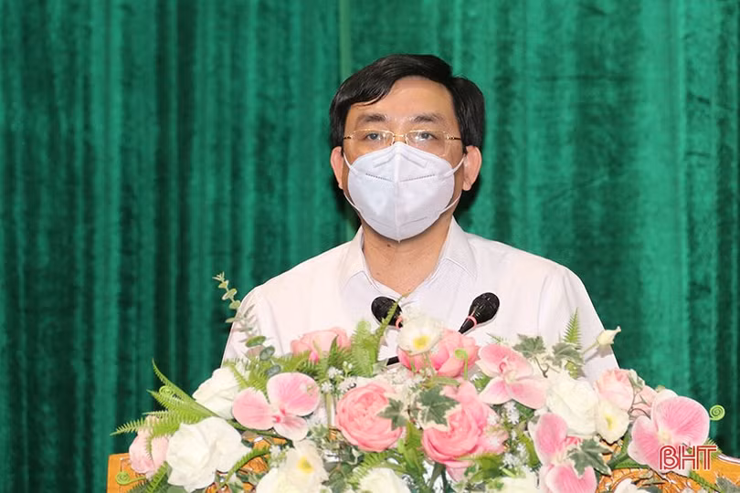 TX Kỳ Anh tuyên dương học sinh đạt điểm cao xét tuyển đại học, trao học bổng các em hoàn cảnh khó khăn ảnh 2 TX Kỳ Anh tuyên dương học sinh đạt điểm cao xét tuyển đại học, trao học bổng các em hoàn cảnh khó khăn