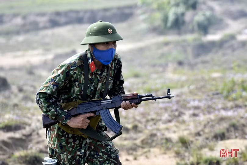 Mãn nhãn màn thực hành đánh địch đổ bộ đường không của LLVT thị xã Hồng Lĩnh