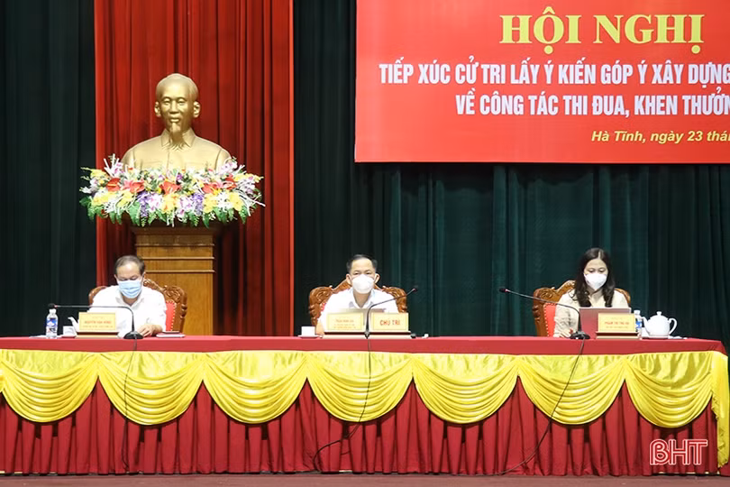 Cử tri Hà Tĩnh đóng góp các ý kiến tâm huyết xây dựng Dự án Luật Thi đua, khen thưởng