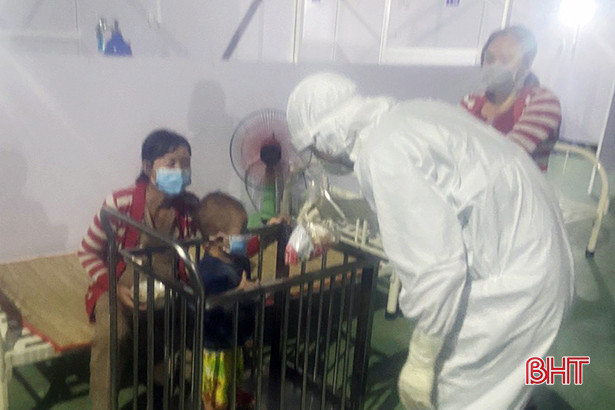 Tuổi trẻ Hà Tĩnh mang Trung thu ấm áp đến các trẻ em F0 ở Bình Dương