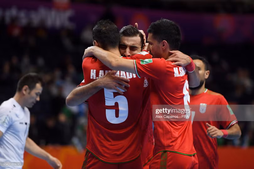 Iran vào tứ kết FIFA futsal World Cup sau màn rượt đuổi nghẹt thở
