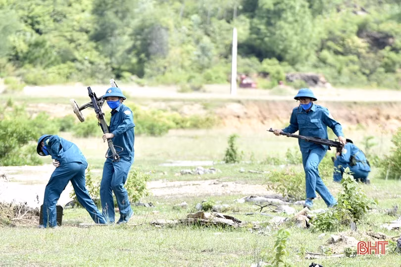 Mãn nhãn màn thực hành đánh địch đổ bộ đường không của LLVT thị xã Hồng Lĩnh