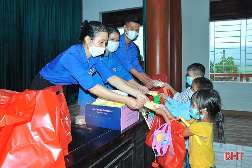 Mang Tết Trung thu đến với trẻ em dân tộc Chứt