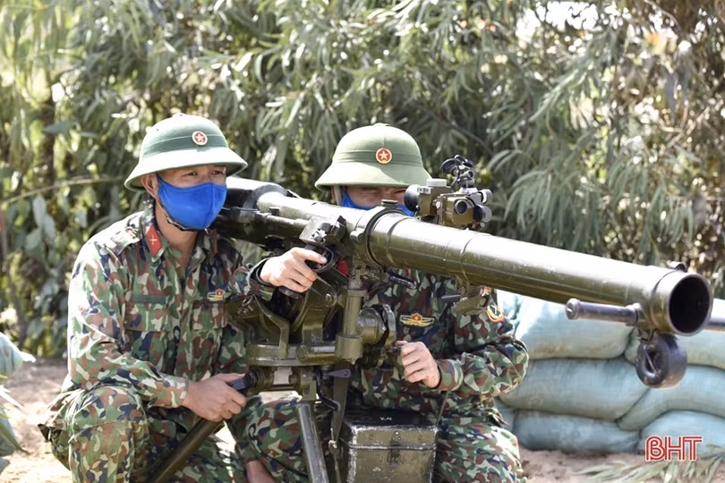 Mãn nhãn màn thực hành đánh địch đổ bộ đường không của LLVT thị xã Hồng Lĩnh