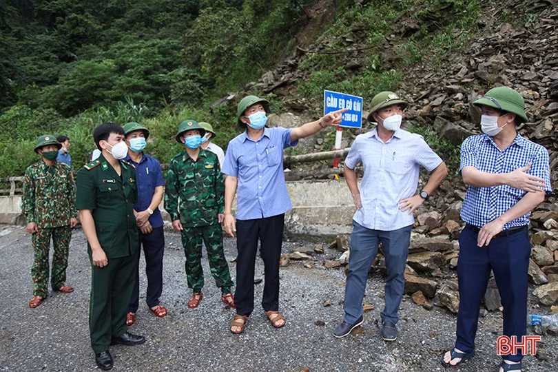 Gian nan khi lưu thông trên quốc lộ 8A mùa mưa lũ ảnh 6 Gian nan khi lưu thông trên quốc lộ 8A mùa mưa lũ