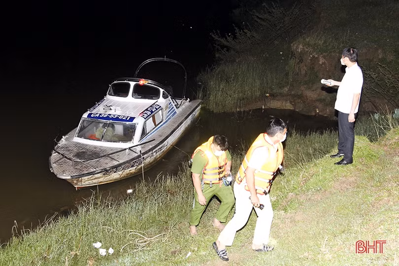 Lập 3 tổ công tác, giảm khai thác cát trái phép trên sông ở Đức Thọ