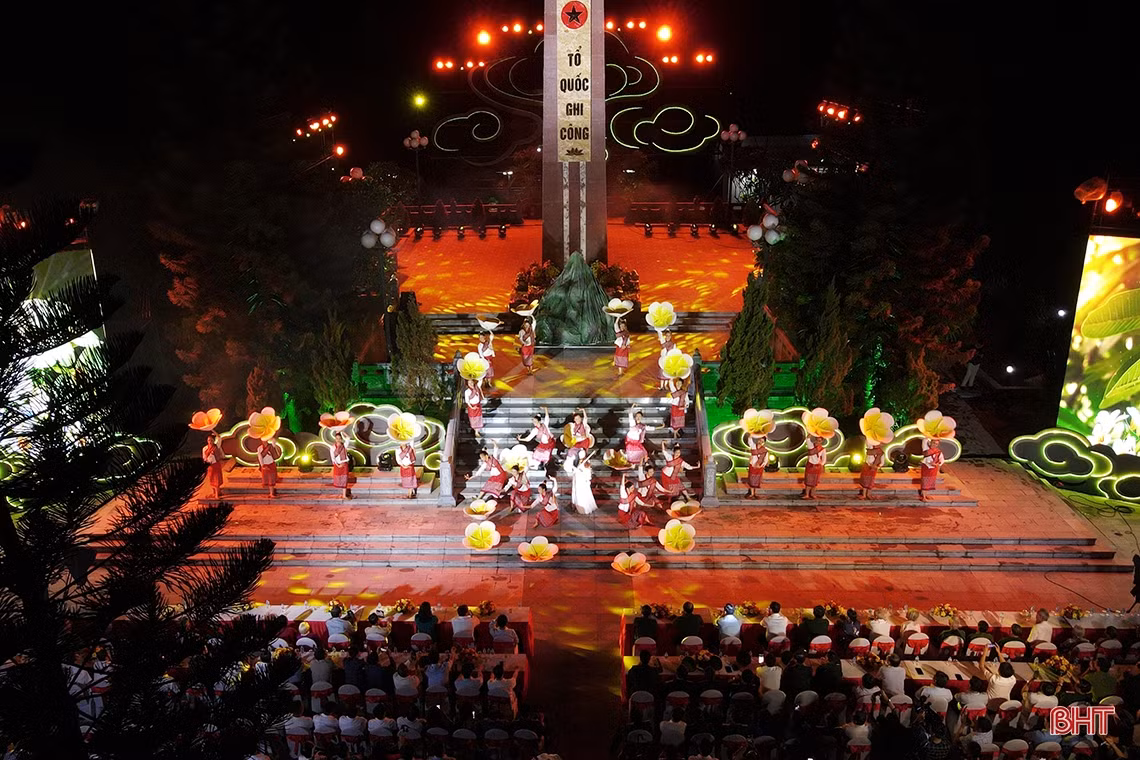 Xúc động chương trình giao lưu nghệ thuật “Điểm tựa hòa bình”