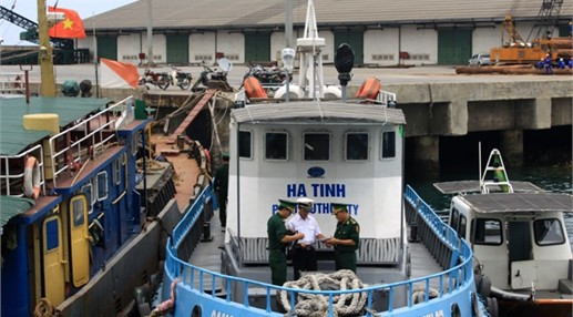 và kiểm tra các tàu thuyền ra vào cảng Vũng Áng