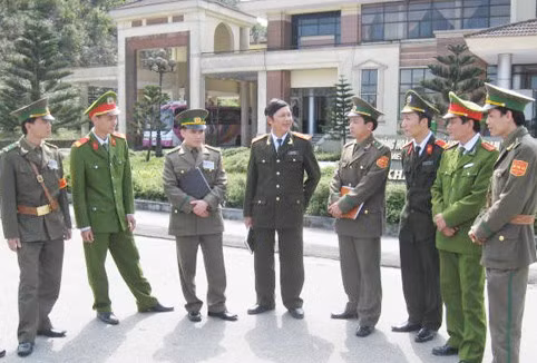 CBCS Công an Hương Sơn và Đồn Biên phòng Cửa khẩu trao đổi tình hình ANTT khu vực biên giới