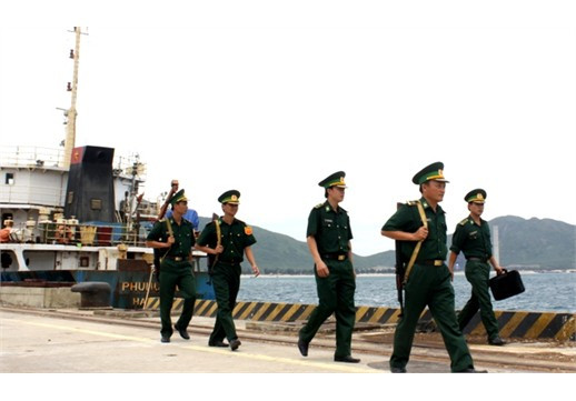 Chiến sỹ ĐBP CK Vũng Áng tuần tra trên cảng biển
