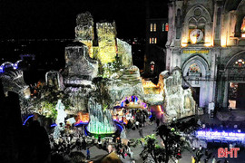 Rộn ràng check-in hang đá Bê-lem mùa Noel