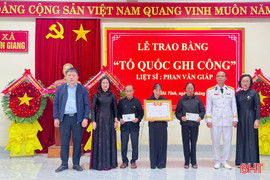 Trao bằng “Tổ quốc ghi công” cho liệt sĩ Hà Tĩnh