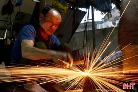 Trải nghiệm mùa đông bên lò rèn trăm năm tuổi