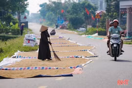 Phơi lúa trên đường - vì sao “chuyện cũ nói mãi”?