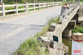 Cầu Thá xuống cấp thành “điểm nghẽn” giao thông