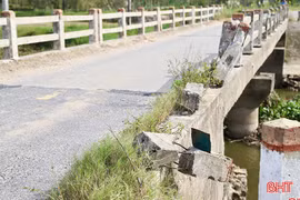 Cầu Thá xuống cấp thành “điểm nghẽn” giao thông