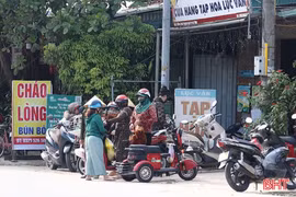 Sớm chấn chỉnh tình trạng mất an toàn giao thông trước cổng chợ Trổ