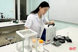 Phó giáo sư quê Hà Tĩnh chinh phục khoa học bằng đam mê và sự bền bỉ