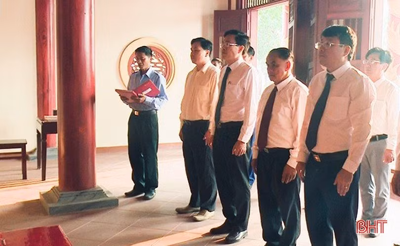 Lãnh đạo TP Hà Tĩnh chúc tết Đảng bộ và Nhân dân huyện Pạc Xăn