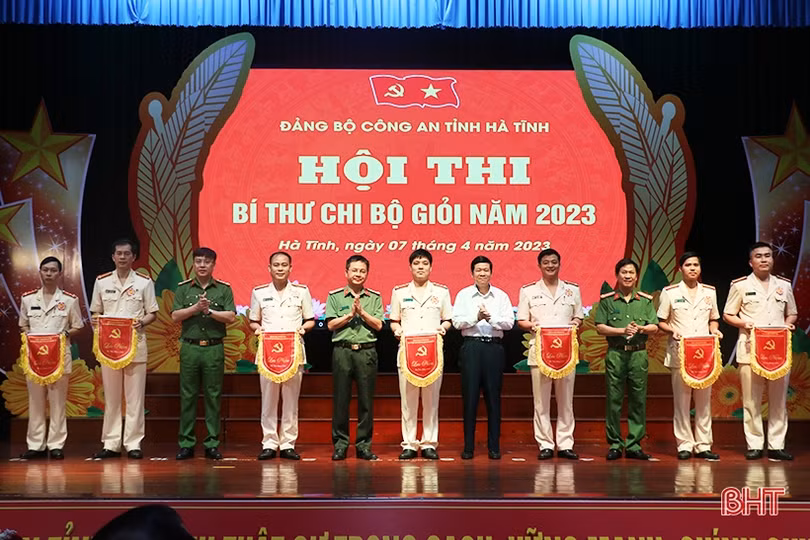 Tranh tài bí thư chi bộ giỏi ngành Công an Hà Tĩnh