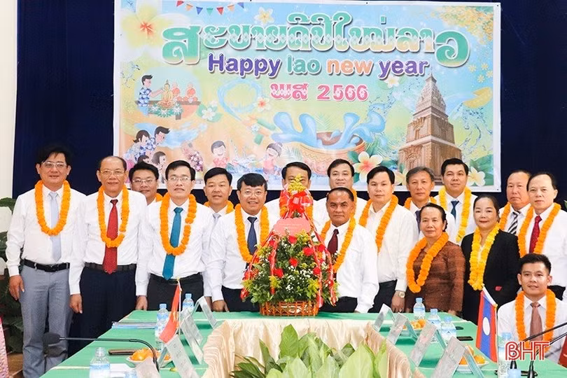 Lãnh đạo TP Hà Tĩnh chúc tết Đảng bộ và Nhân dân huyện Pạc Xăn