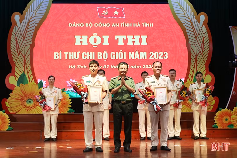 Tranh tài bí thư chi bộ giỏi ngành Công an Hà Tĩnh