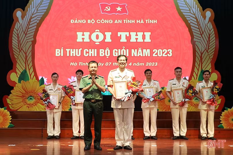 Tranh tài bí thư chi bộ giỏi ngành Công an Hà Tĩnh