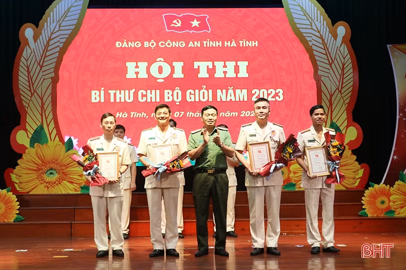 Tranh tài bí thư chi bộ giỏi ngành Công an Hà Tĩnh