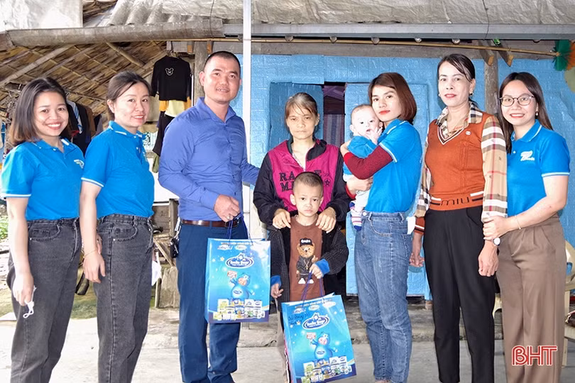 340 suất quà đến với trẻ em khó khăn Hà Tĩnh