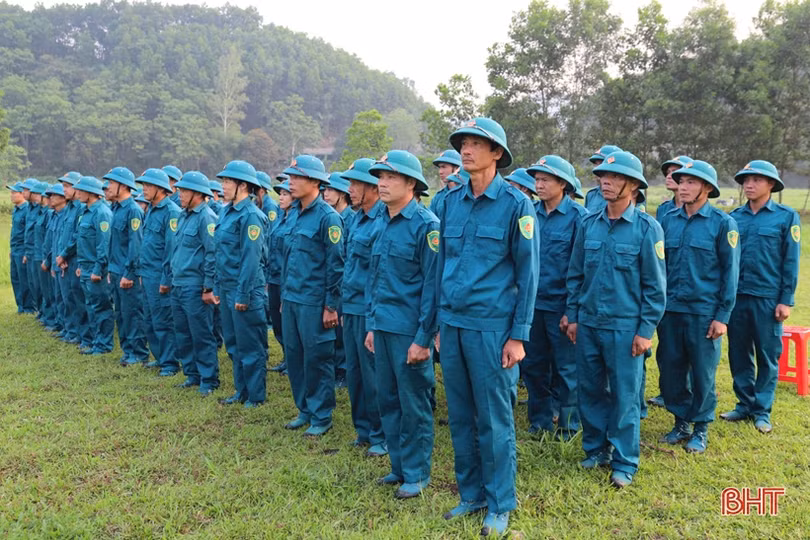 Lực lượng dân quân tự vệ ở Hương Sơn thực hành bắn đạn thật