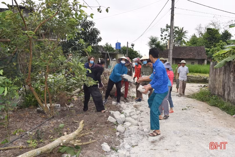 Cuối tuần, Lộc Hà huy động 2.500 ngày công làm nông thôn mới