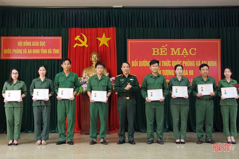 Hoàn thành bồi dưỡng kiến thức QP-AN cho 88 cán bộ, công chức