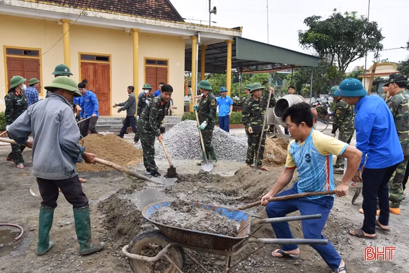Cuối tuần, Lộc Hà huy động 2.500 ngày công làm nông thôn mới