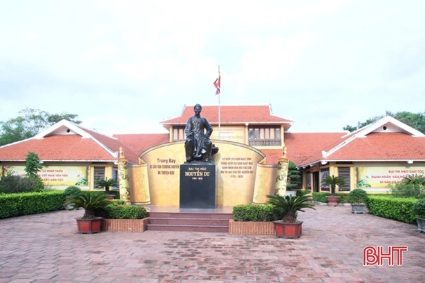 Hồng Lam thấm đẫm trang viết Nguyễn Du