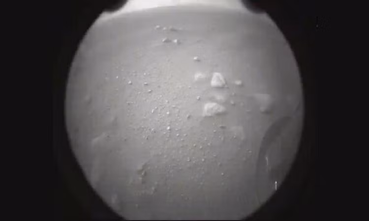 Bức ảnh sao Hỏa đầu tiên robot NASA truyền về Trái Đất