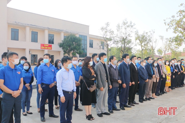 Các cơ sở y tế Hà Tĩnh trồng hàng ngàn cây xanh, cây ăn quả đầu xuân