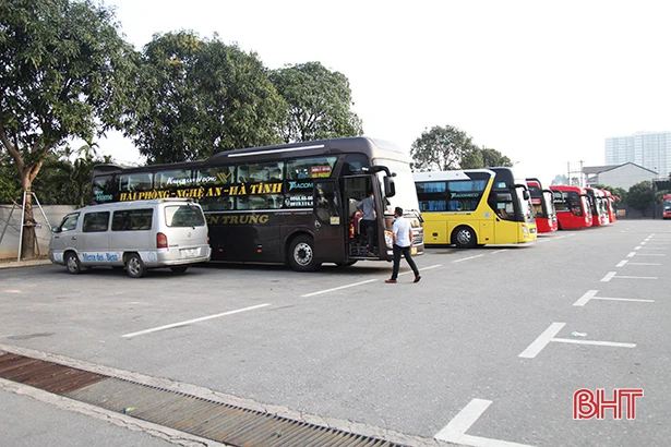 Người dân Hà Tĩnh “thảnh thơi” với vé xe đi ngoại tỉnh