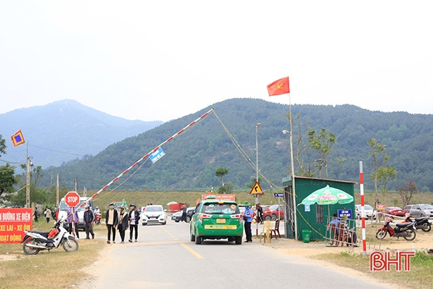 Chùa Hương Tích đón hơn 10.500 lượt du khách trong 5 ngày đầu năm mới