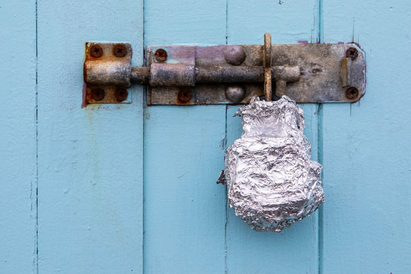 Nhiếp ảnh gia chụp hơn 400 ổ khóa trong mùa dịch