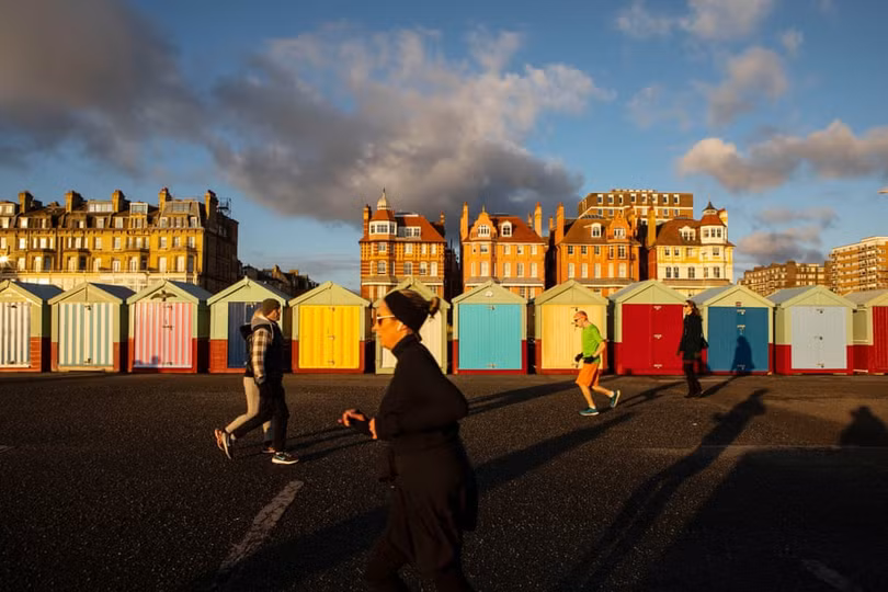 Nhiếp ảnh gia chụp hơn 400 ổ khóa trong mùa dịch