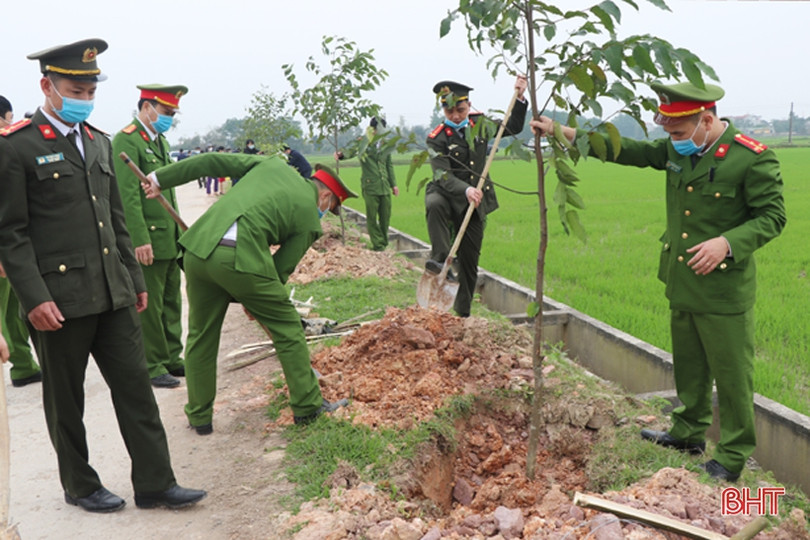 Can Lộc phấn đấu trồng khoảng 45.000 cây xanh trong năm 2021