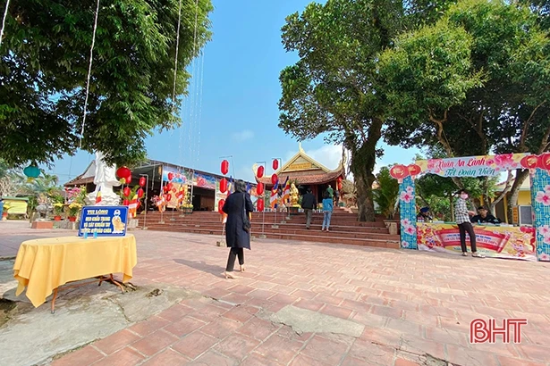 Người dân Hà Tĩnh linh hoạt trong việc đi lễ chùa mùa “cô-vít”