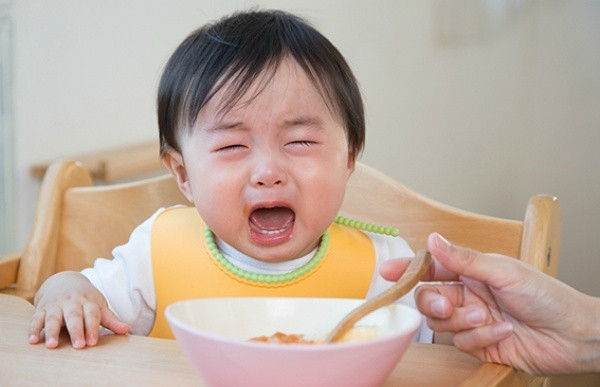 Nguyên nhân trẻ biếng ăn hóa ra lại xuất phát từ cha mẹ